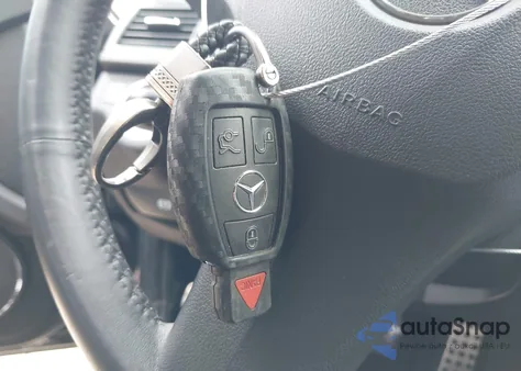 2011 Mercedes-Benz C 300 Luxury/Sport z USA, uszkodzony, nr VIN WDDGF5EB4BA459104